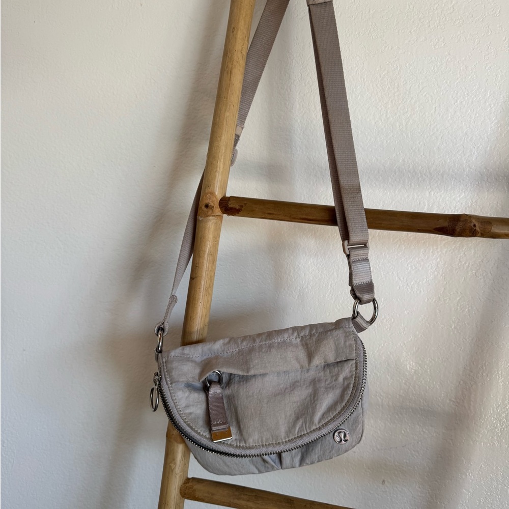 Lululemon All Night Festival Bag *Micro
Silver Drop